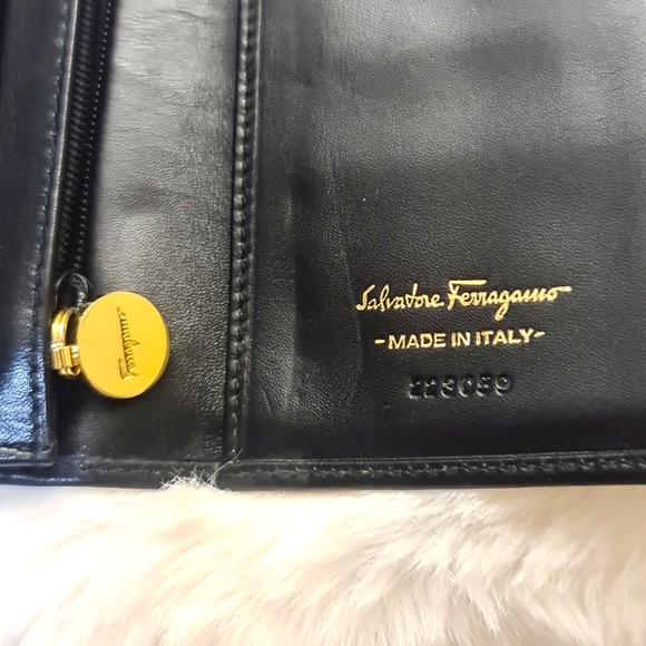 Authentic Salvatore Ferragamo long wallet - Picture 7 of 11